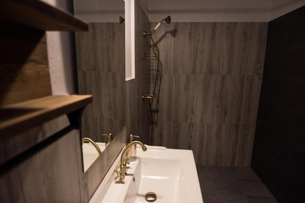 Kata - Lak Hotel Бъйле Тушнад Екстериор снимка